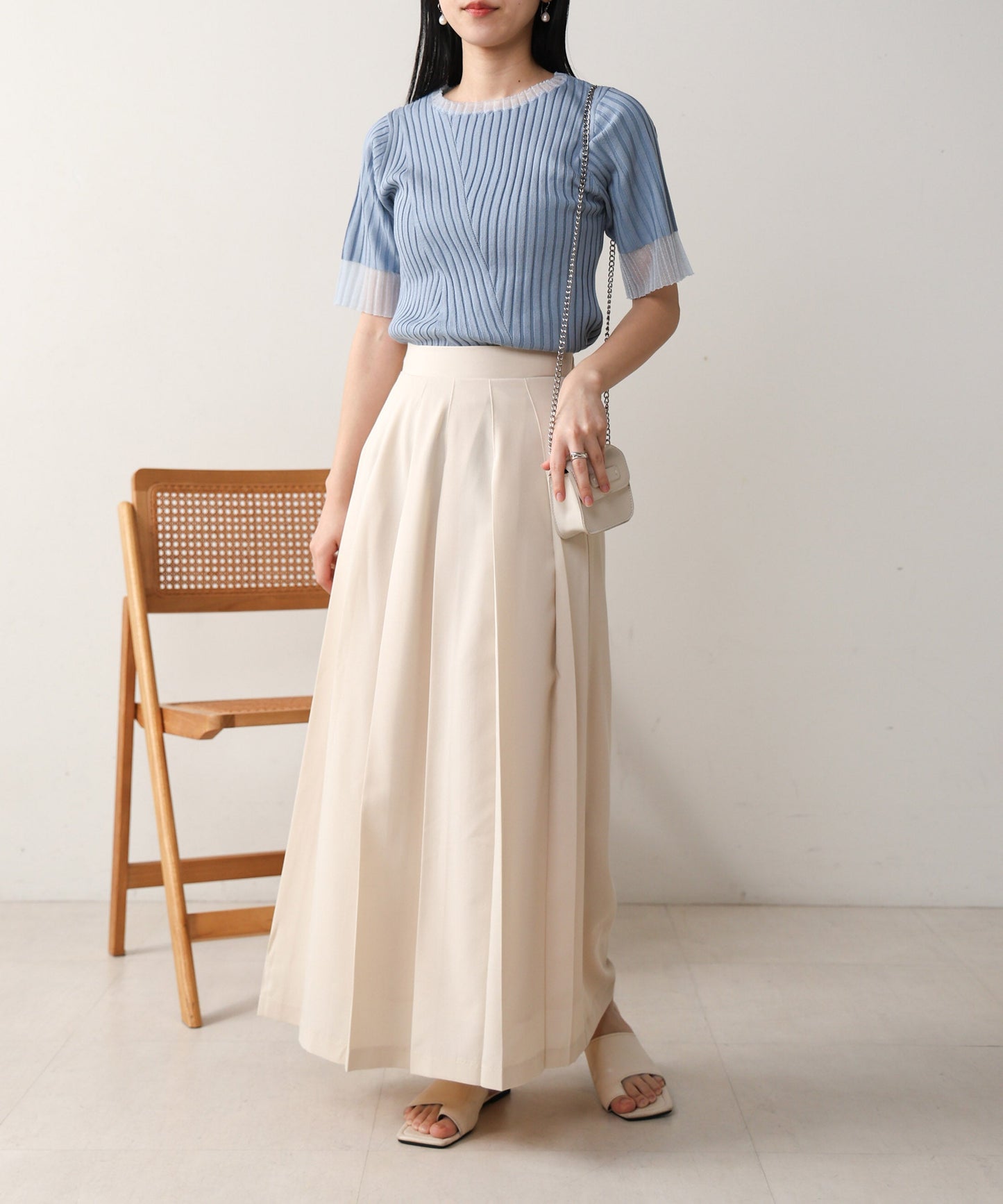 LONG PLEATED SKIRT