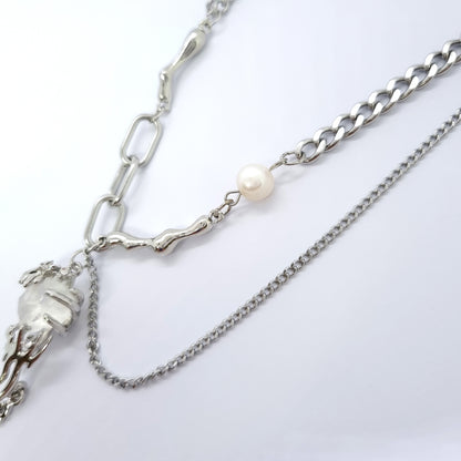 Queen Day Necklace