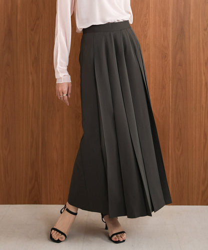 LONG PLEATED SKIRT