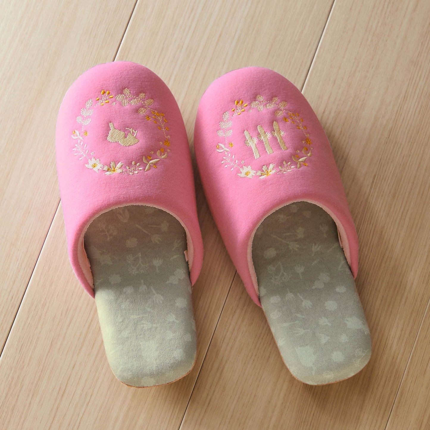  Moomin Silhouette Embroidered Slippers (Pink/Blue) 